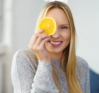 Spazzoli i denti dopo la spremuta? Ecco perché non dovresti farlo