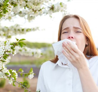 Soffri di allergia stagionale? Ecco perché devi proteggere la tua bocca