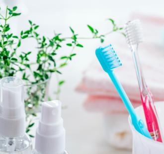 Come posso disinfettare il mio spazzolino da denti?