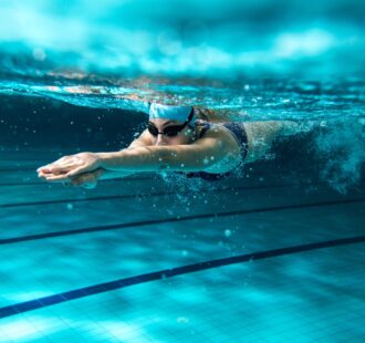 Pratichi nuoto? Attenzione all&#8217;erosione dentale