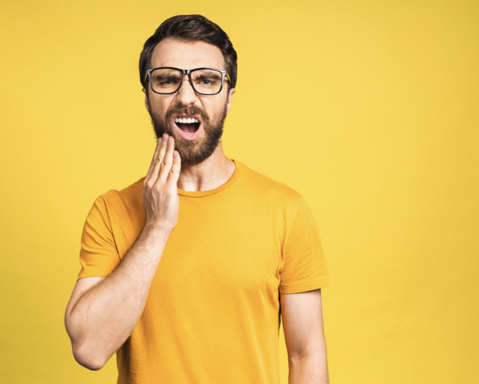 ragazzo dolore dente del giudizio